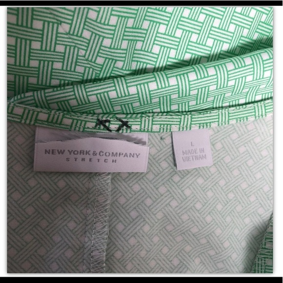 New York And Company Women Size M Top Sleeveless V Neck Cross Body Blouse Green - Picture 12 of 13